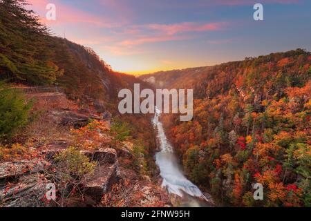 Tallulah Falls, New York, USA surplombant les gorges de Tallulah dans la saison d'automne. Banque D'Images