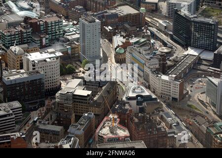 Vue aérienne depuis l'ouest de City Square, centre-ville de Leeds, West Yorkshire Banque D'Images