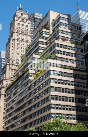 L'architecture Midtown Manhattan East sur Park Avenue inclut la Ritz Tower, New York City, USA 2021 Banque D'Images