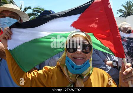 Tunis, Tunisie. 19 mai 2021. Les gens assistent à un rassemblement pour soutenir le peuple palestinien à Tunis, en Tunisie, le 19 mai 2021. Crédit: Adel Ezzine/Xinhua/Alamy Live News Banque D'Images