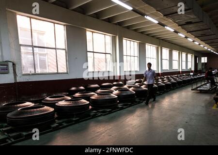 Une usine de pneus dans la province de Shandong. Chine. Banque D'Images