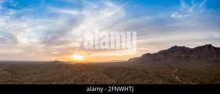 Coucher de soleil dans le désert à l'est de Phoenix Arizona Banque D'Images