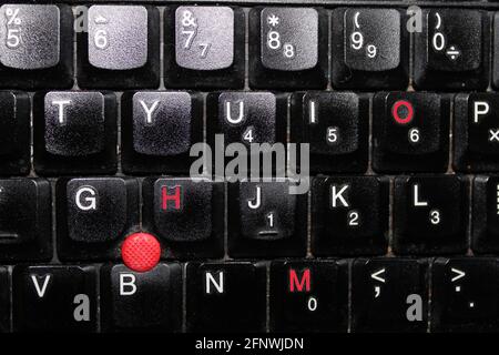 Lettres HMO en rouge sur un clavier, concept de services hypothécaires HMO Banque D'Images