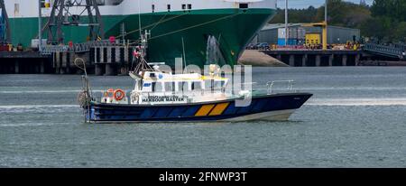 Southampton, Angleterre, Royaume-Uni. 2021. Bateau maître du port de Southampton en patrouille dans la zone portuaire. Banque D'Images