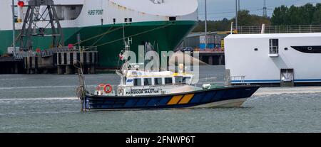 Southampton, Angleterre, Royaume-Uni. 2021. Bateau maître du port de Southampton en patrouille dans la zone portuaire. Banque D'Images