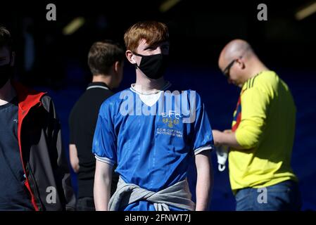 Everton, Royaume-Uni. 19 mai 2021. Un fan d'Everton devant k/o car les fans ont autorisé à rentrer à Goodison Park. Match Premier League, Everton contre Wolverhampton Wanderers à Goodison Park à Liverpool le mercredi 19 mai 2021. Cette image ne peut être utilisée qu'à des fins éditoriales. Utilisation éditoriale uniquement, licence requise pour une utilisation commerciale. Aucune utilisation dans les Paris, les jeux ou les publications d'un seul club/ligue/joueur. photo par Chris Stading/Andrew Orchard sports Photography/Alamy Live News crédit: Andrew Orchard sports Photography/Alamy Live News Banque D'Images