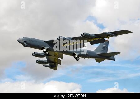 USAF Boeing B-52 bombardier nucléaire à longue portée Stratofortress Boeing, décollage au Royal International Air Tattoo, RIAT, à RAF Fairford, Royaume-Uni Banque D'Images