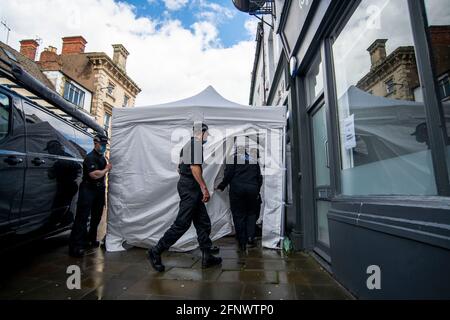 La police recherche un corps dans un café de Gloucester lié à une fille qui craignait d'avoir été assassinée par le tueur en série Fred West. Banque D'Images