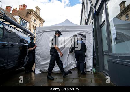 La police recherche un corps dans un café de Gloucester lié à une fille qui craignait d'avoir été assassinée par le tueur en série Fred West. Banque D'Images