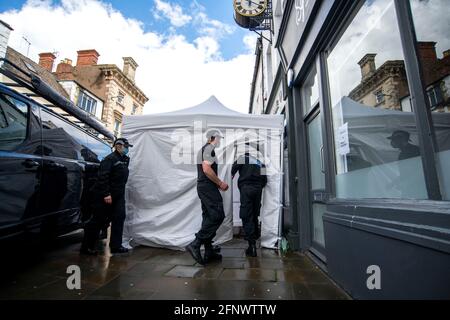 La police recherche un corps dans un café de Gloucester lié à une fille qui craignait d'avoir été assassinée par le tueur en série Fred West. Banque D'Images