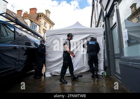 La police recherche un corps dans un café de Gloucester lié à une fille qui craignait d'avoir été assassinée par le tueur en série Fred West. Banque D'Images