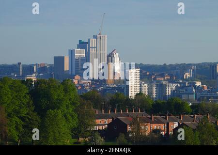 Arena Village domine les gratte-ciel de Leeds lorsque de grands bâtiments commencent à prendre le contrôle de la ville. Altus House est le plus haut bâtiment du Yorkshire Banque D'Images