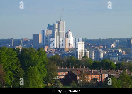 Arena Village domine les gratte-ciel de Leeds lorsque de grands bâtiments commencent à prendre le contrôle de la ville. Altus House est le plus haut bâtiment du Yorkshire Banque D'Images