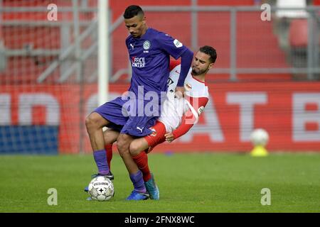 UTRECHT, PAYS-BAS - MAI 19: Alessio da Cruz du FC Groningen, Adam Maher du FC Utrecht pendant l'Eredivisie néerlandaise jeu de match entre le FC Utrecht et le FC Groningen au Stadion Galgenwaard le 19 mai 2021 à Utrecht, pays-Bas (photo de Gerrit van Keulen/Orange Pictures) Banque D'Images