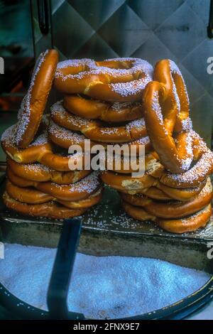 2005 HISTORIQUE BRETZEL VENDEUR TIMES SQUARE MIDTOWN MANHATTAN NEW YORK VILLE ÉTATS-UNIS Banque D'Images