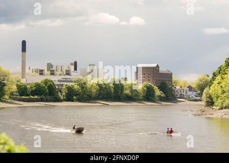 L'ancienne brasserie Mortlake sur les rives de la Tamise à Mortlake, dans le sud-ouest de Londres, en Angleterre, au Royaume-Uni Banque D'Images