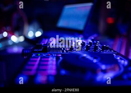 DJ mixant le morceau de musique au Festival Banque D'Images