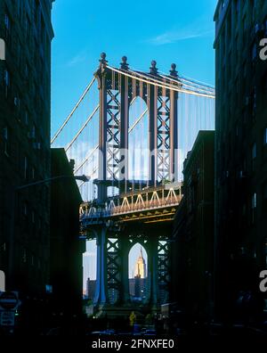 2005 PONT HISTORIQUE DE MANHATTAN (©GUSTAV LINDENTHAL 1909) WASHINGTON STREET DUMBO QUARTIER BROOKLYN NEW YORK CITY USA Banque D'Images