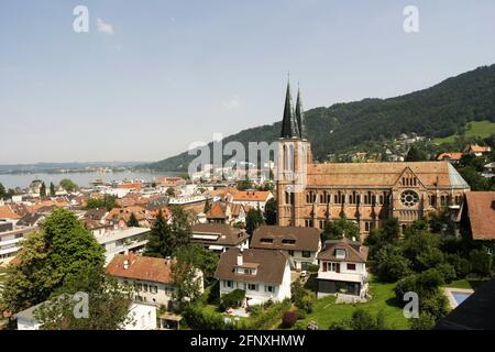 Vue sur la ville avec l'église du Sacré-cœur, Herz-Jesu-Kirche, Autriche, Vorarlberg, Bregenz Banque D'Images