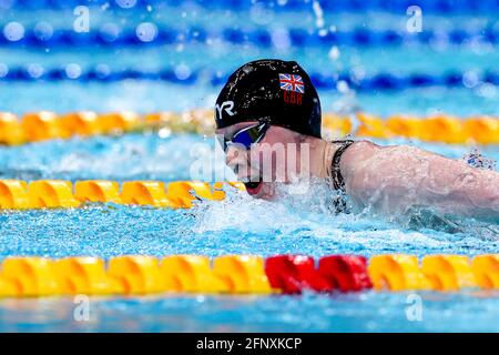 BUDAPEST, HONGRIE - MAI 19: Laura Kathleen Stephens de Grande-Bretagne en compétition aux femmes 200m demi-finale de papillon pendant les Championnats européens de l'AQUA de LEN natation à Duna Arena le 19 mai 2021 à Budapest, Hongrie (photo de Marcel ter Bals/Orange Pictures) crédit: Orange pics BV/Alamy Live News Banque D'Images