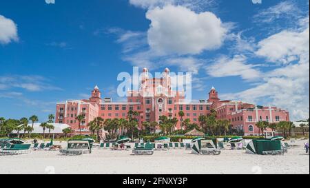 Don Cesar Hotel St. Pete plage Floride contre ciel bleu avec des nuages Banque D'Images