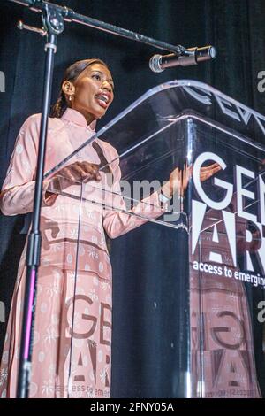 Miami Florida, Flagler Street Gusman Center for Performing Arts, Gen Art Fashion show, Black Woman speaker speaker speaking podium, Banque D'Images