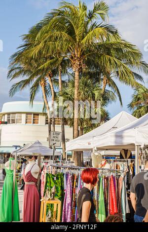 Miami Beach Florida,Lincoln Road Pedestrian Mall Sunday Flea Market, vêtements habillement shopping Marketplace acheter, vendeurs stall stalles stands b Banque D'Images