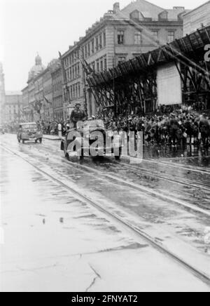 Evénements, Seconde Guerre mondiale / Seconde Guerre mondiale, Allemagne, célébration de la victoire après la bataille de France, parade de la Wehrmacht à Munich, USAGE ÉDITORIAL EXCLUSIF Banque D'Images