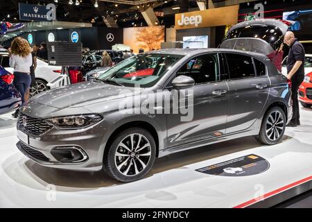 La Fiat Tipo a été présentée au salon automobile Autosalon de Bruxelles Expo. Belgique - 19 janvier 2017 Banque D'Images