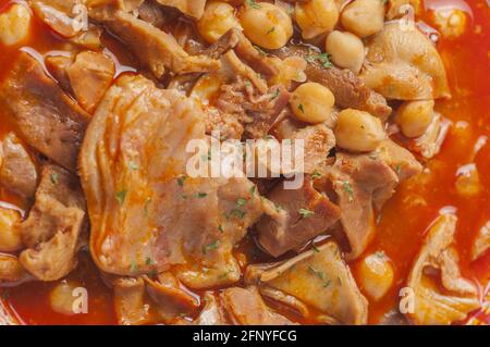 Vue de dessus de cuisine espagnole typique avec recette de pois chiches Banque D'Images