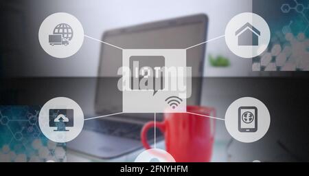 Composition de l'icône iot avec réseau de connexions sur ordinateur portable Banque D'Images