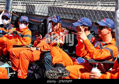 Monte Carlo, Monaco. 20 mai 2021. Circuit atmosphère - marshals. Grand Prix de Monaco, jeudi 20 mai 2021. Monte Carlo, Monaco. Crédit : James Moy/Alay Live News Banque D'Images