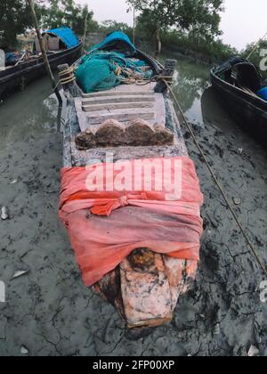 Bateau de pêche, Sunderbans, Bengale-Occidental, Inde Banque D'Images