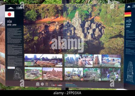 Panels de pays coopérants pour la préservation des ruines d'Angkor à Le Musée national Banque D'Images