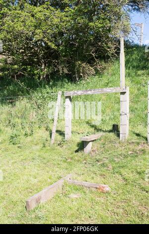 Une broute brisée sur un sentier public près de Haltwhistle, Northumberland, Angleterre, Royaume-Uni Banque D'Images