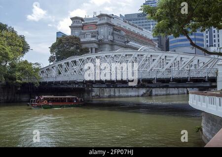 Singapour, Singapour, Asie, Asie ; pont en acier au-dessus de la rivière Singapour. Stahlbrücke über den Singapore River. Puente de acero sobre el río Singapur. Banque D'Images