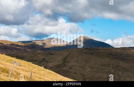 Les montagnes munro de Ben OSS (à gauche) et Beinn Dubhchraig près de Tyndrum, en Écosse Banque D'Images