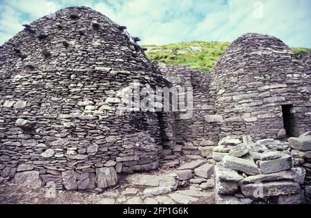 Les ruines du monastère de Saint-Fionan sur l'île de Great Skellig Banque D'Images