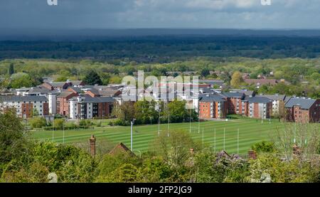 Hébergement étudiant sur le campus de l'Université de Surrey Manor Park à Guildford, Surrey, Royaume-Uni. Salles de résidence vues depuis le Mont. Banque D'Images