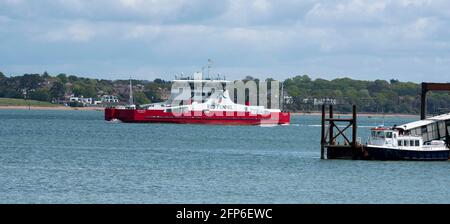 Southampton, Angleterre, Royaume-Uni. 2021. Red Kestrel un traversier routo pour véhicules entrant à Southampton depuis Cowes, île de Wight. En passant par la jetée et le ferry de Hythe. Banque D'Images