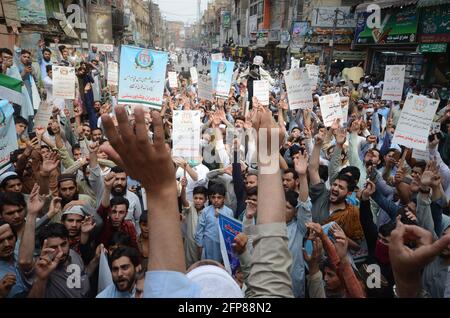 Peshawar, Pakistan. 20 mai 2021. Les partisans du TAJIR et de l'ANP musulmans du Pakistan participent à un rassemblement à Peshawar en faveur des Palestiniens. (Photo de Pacific Press/Hussain Ali) crédit: Pacific Press Media production Corp./Alay Live News Banque D'Images