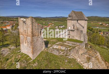 Vestiges du fort Sokolac à Brinje Banque D'Images