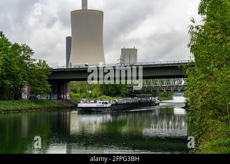 Pont autoroutier sur l'A43, construit en 1965, au-dessus du canal Rhin-Herne, le pont a des dommages majeurs, les poutres en acier ont semé, l'interdiction de conduire les camions Banque D'Images