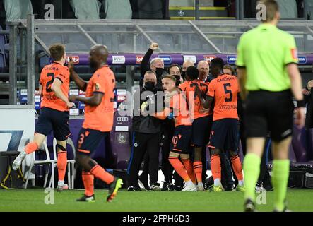 Noa Lang du Club célèbre après avoir marquant le but 1-3 avec temmate lors d'un match de football entre RSC Anderlecht et Club Brugge KV, le jeudi 20 mai 20 Banque D'Images