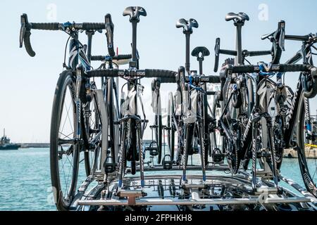 Malaga, Espagne - 25 août 2018. Vélos de rechange de l'équipe cycliste professionnelle, avant le début du premier tour de la Vuelta 2018 dans la ville de Malaga Banque D'Images