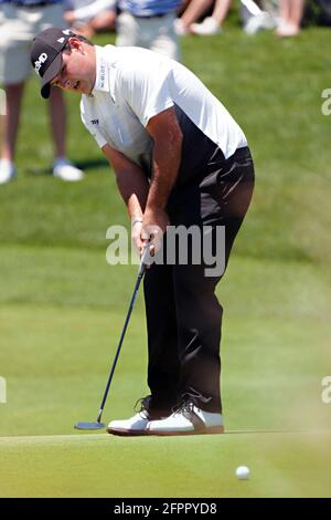 Kiawah Island, États-Unis. 20 mai 2021. Patrick Reed regarde son putt sur le 1er trou lors du premier tour au 103e championnat PGA au Kiawah Island Golf Resort Ocean course sur Kiawah Island, Caroline du Sud, le jeudi 20 mai 2021. Photo de Richard Ellis/UPI crédit: UPI/Alay Live News Banque D'Images