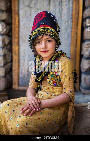 Portrait du peuple kurde iranien lors de la cérémonie du nouvel an dans le village de Palangan dans la province du Kurdistan en Iran. Banque D'Images