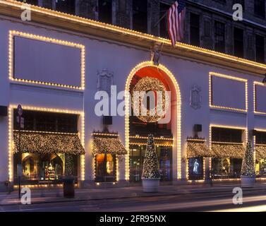 2005 LUMIÈRES DE NOËL HISTORIQUES LORD ET TAYLOR GRAND MAGASIN (©STARRET & VAN VLECK 1914) CINQUIÈME AVENUE MANHATTAN NEW YORK CITY ÉTATS-UNIS Banque D'Images