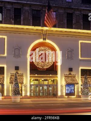 2005 LUMIÈRES DE NOËL HISTORIQUES LORD ET TAYLOR GRAND MAGASIN (©STARRET & VAN VLECK 1914) CINQUIÈME AVENUE MANHATTAN NEW YORK CITY ÉTATS-UNIS Banque D'Images