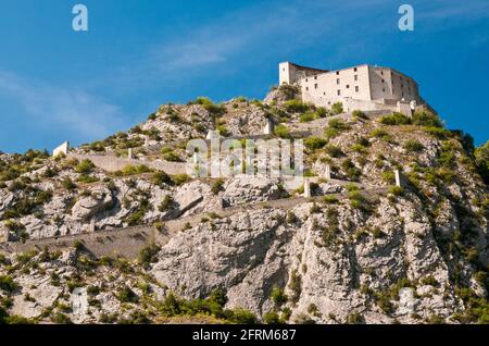 Citadelle du village médiéval d'Entrevaux, Alpes de Haute Provence (04), Région Provence-Alpes-Côte d'Azur, France. Banque D'Images